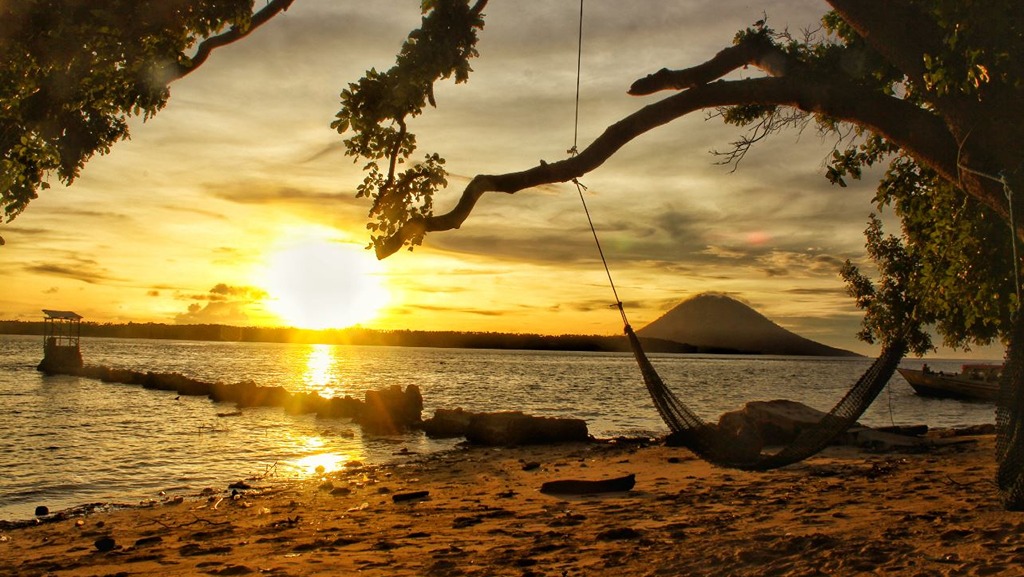 Aktivitas Seru Bersantai Melihat Sunset di Sekitar Taman Nasional Bunaken