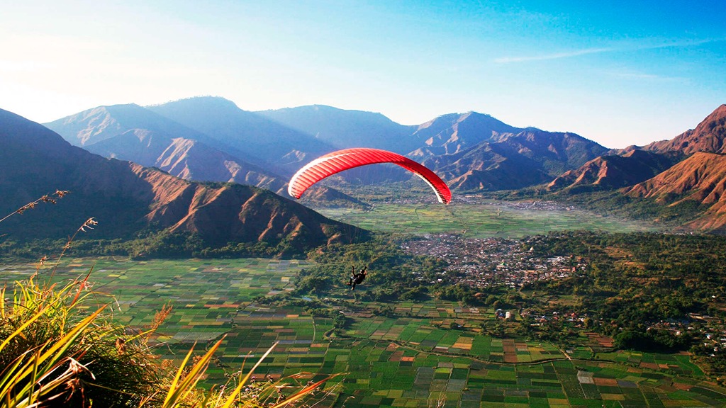 Rekomendasi Wisata Lombok Paragliding Paralayang Adrenalin Desa Sembalun