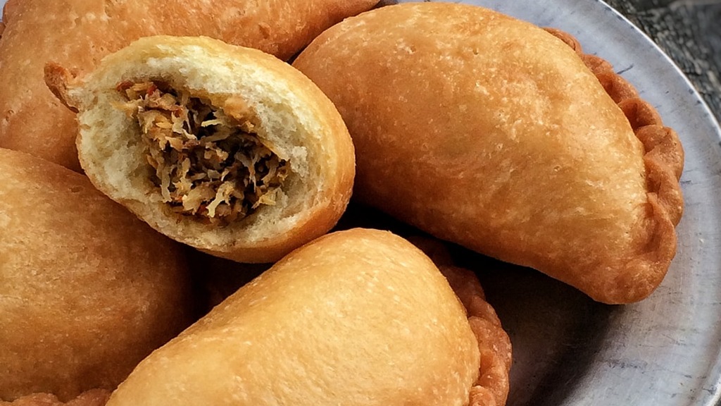 Kuliner Khas Likupang yang Menggugah Selera Panada Isi Cakalang