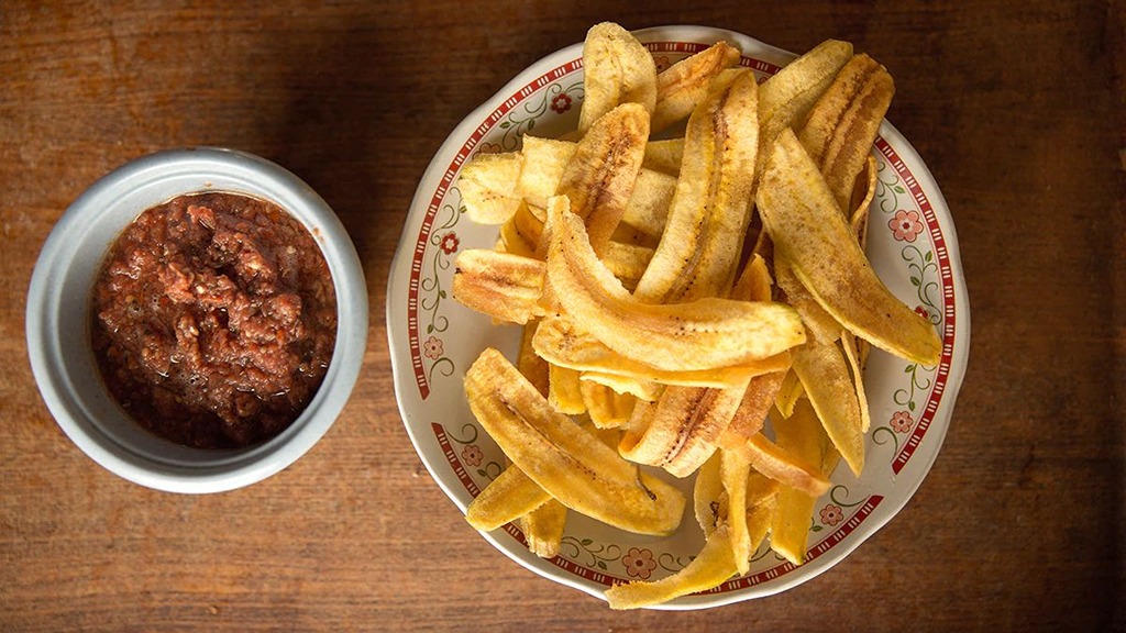 Kuliner Khas Likupang yang Menggugah Selera Pisang Goroho dan Sambal Roa
