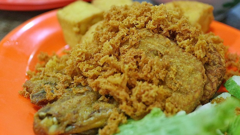 Kuliner Lezat yang Membuat Ketagihan Ayam Goreng Kalasan Khas Borobudur
