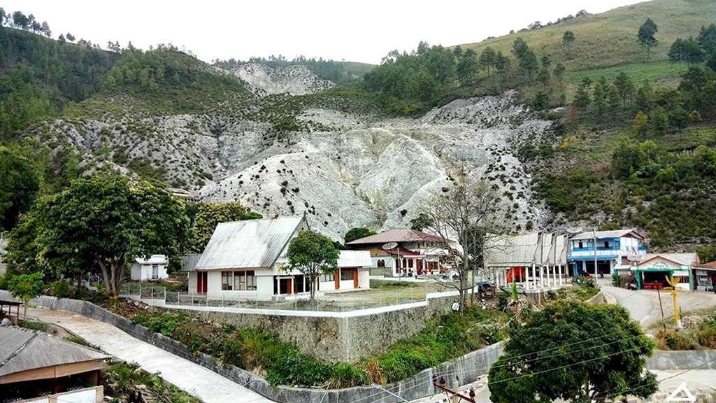 Lokasi Wisata sekitar Danau Toba yang Harus Dikunjungi Aek Rangat Pangururan