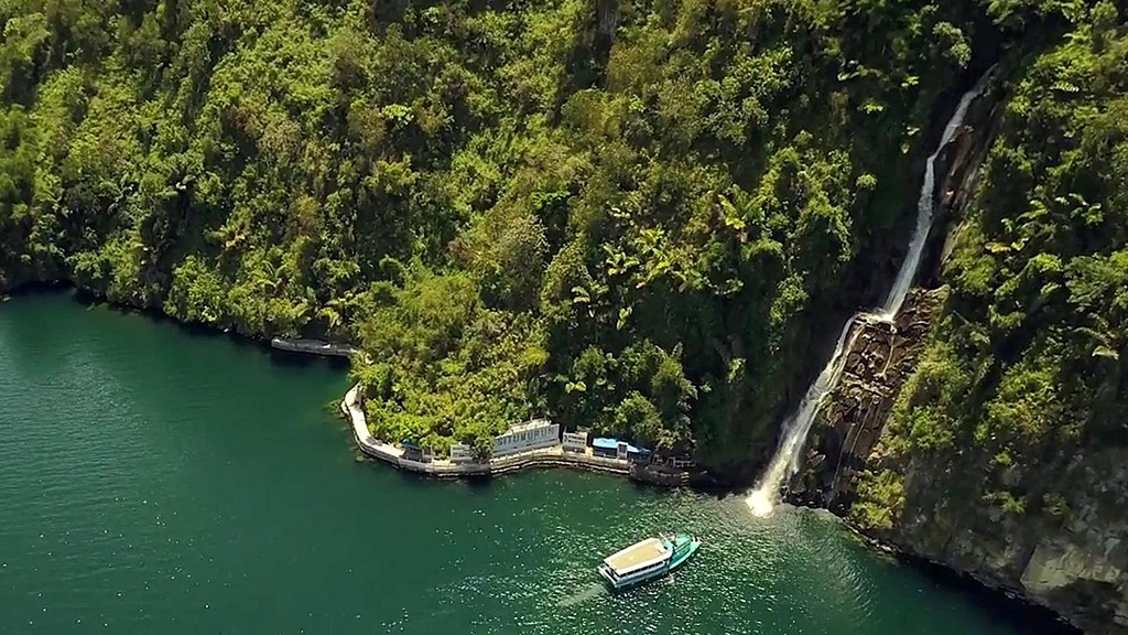 Lokasi Wisata sekitar Danau Toba yang Harus Dikunjungi Air Terjun Situmurun