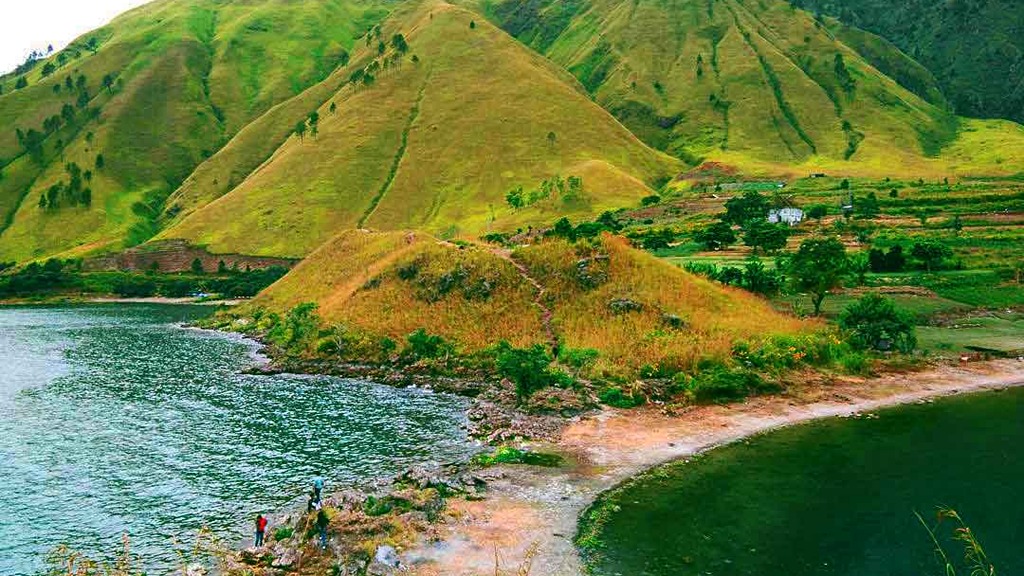 Lokasi Wisata sekitar Danau Toba yang Harus Dikunjungi Pantai Paropo