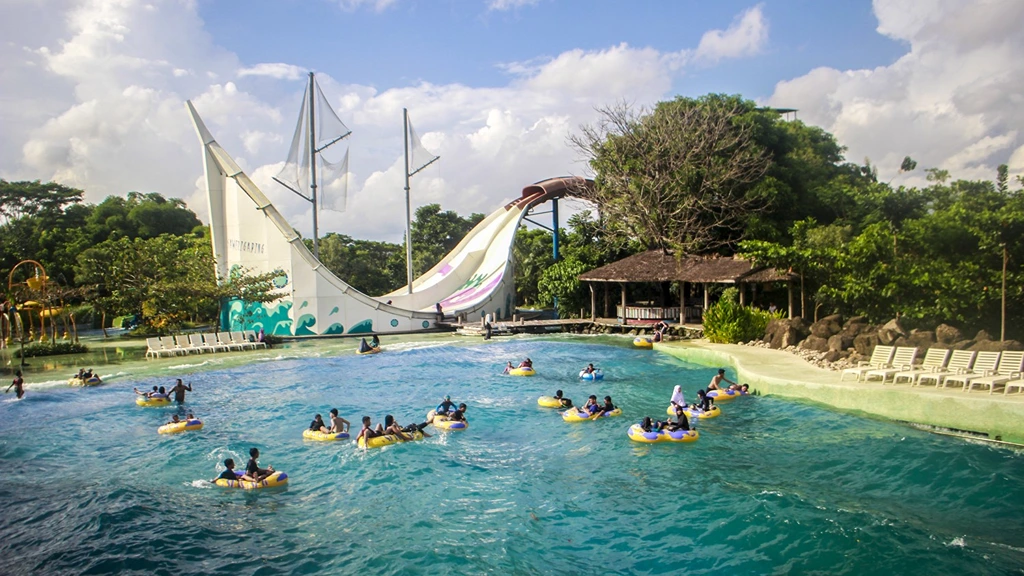 Waterpark dan Waterboom Terbesar di Indonesia untuk Wisata Seru Keluarga Bugis Waterpark Adventure
