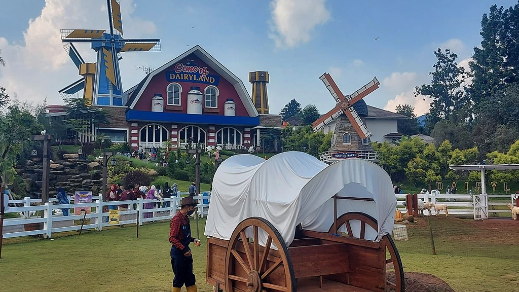 Daftar Tempat Wisata di Bogor Ini Cocok Banget untuk Liburan Keluarga dan Ramah Anak Cimory Dairy Land